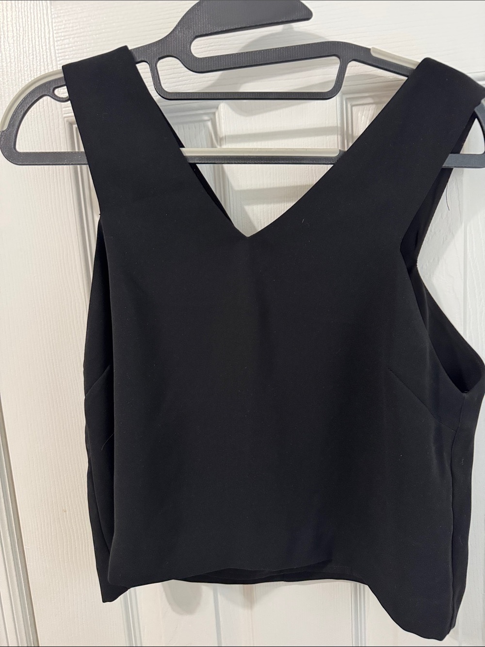 Forever 21 Black V-Neck Cropped Tank Top
